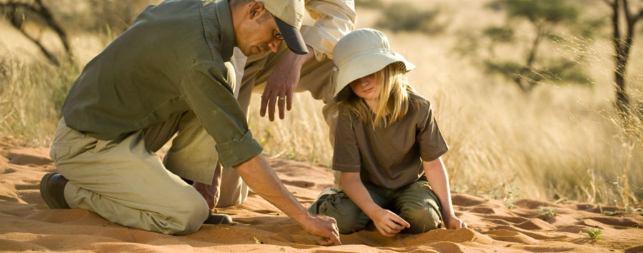 Huge_tswalu-kid-tracking-spoor_crop